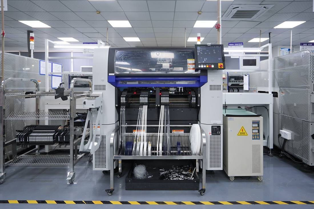 Yamaha pick and place machine in EBest PCBA SMT production line