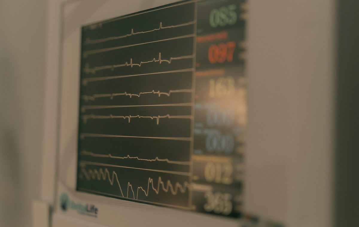 Patient monitor displaying clinical vital signs